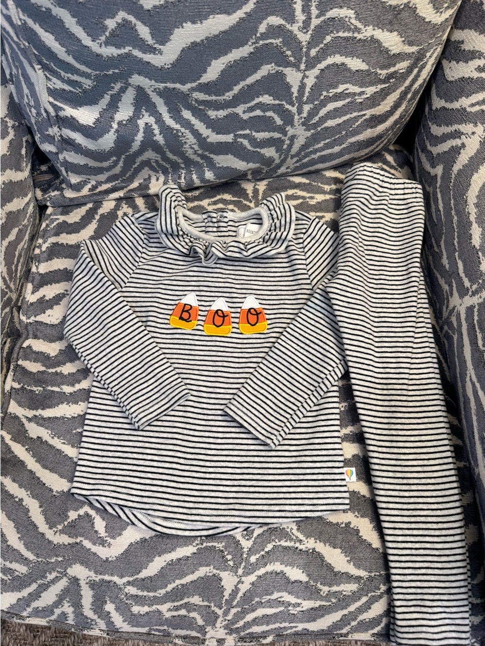 EUC 4T Adventurewear 360 two piece Halloween BOO Candy Corn appliqué set